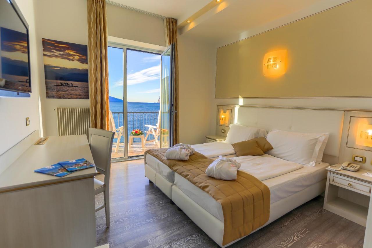 Deluxe Double or Twin Room Lake View